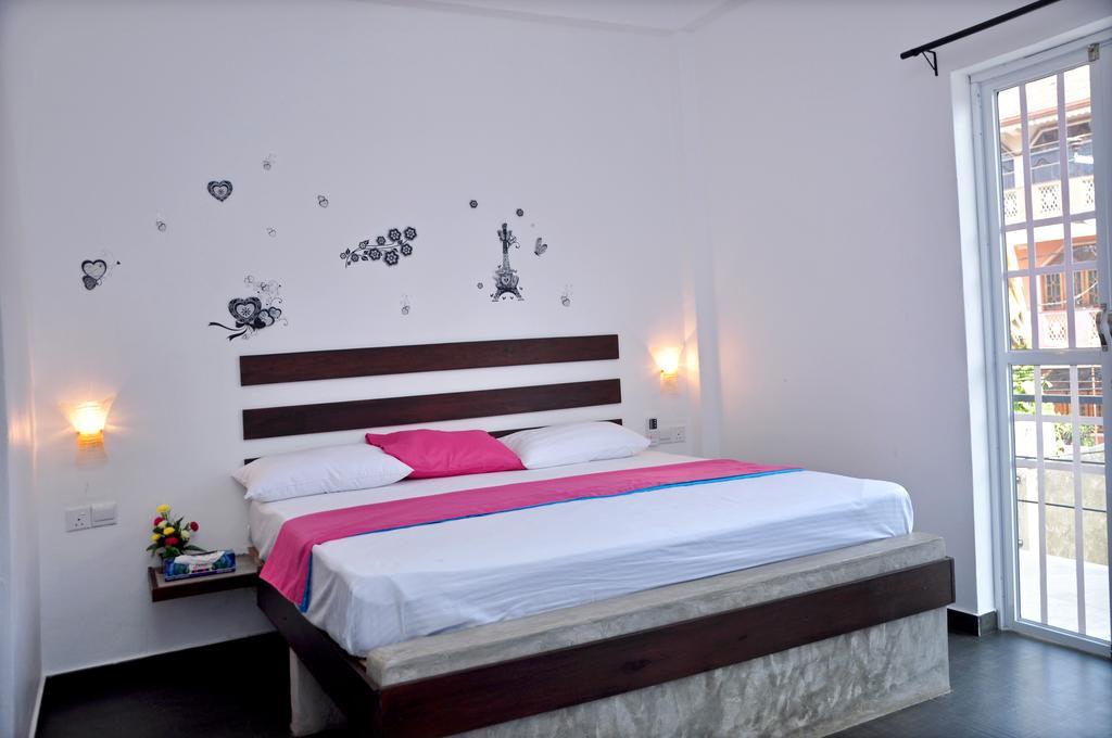 Petit Guest House Негомбо Екстер'єр фото