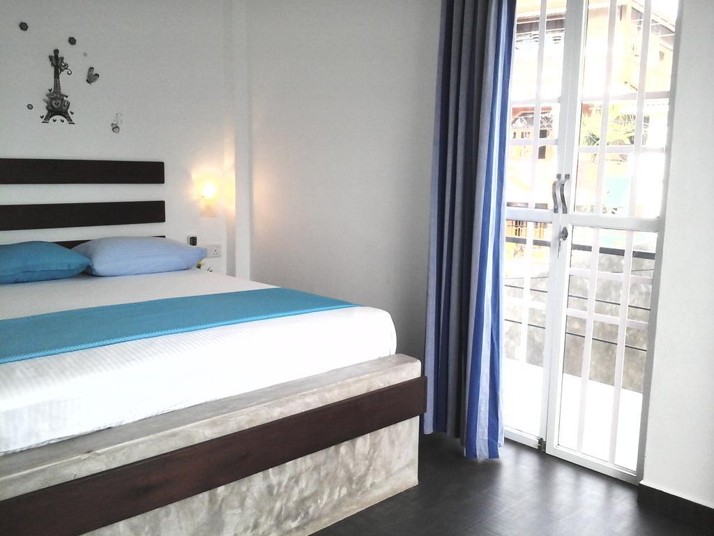 Petit Guest House Негомбо Номер фото