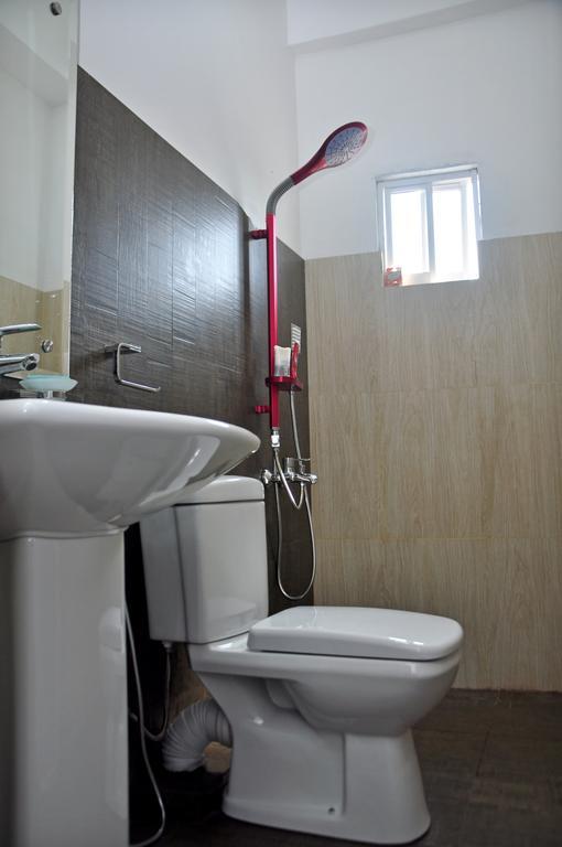 Petit Guest House Негомбо Екстер'єр фото