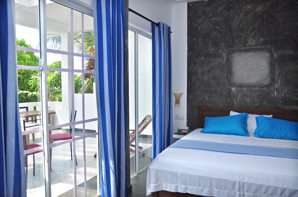 Petit Guest House Негомбо Екстер'єр фото