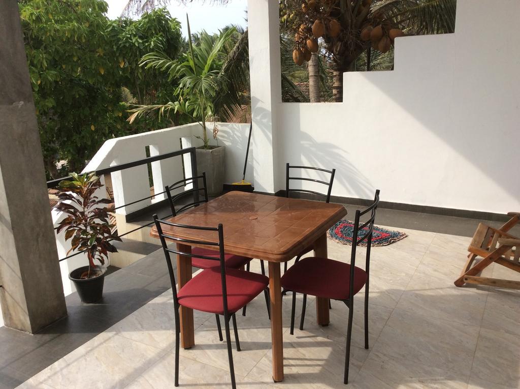 Petit Guest House Негомбо Номер фото