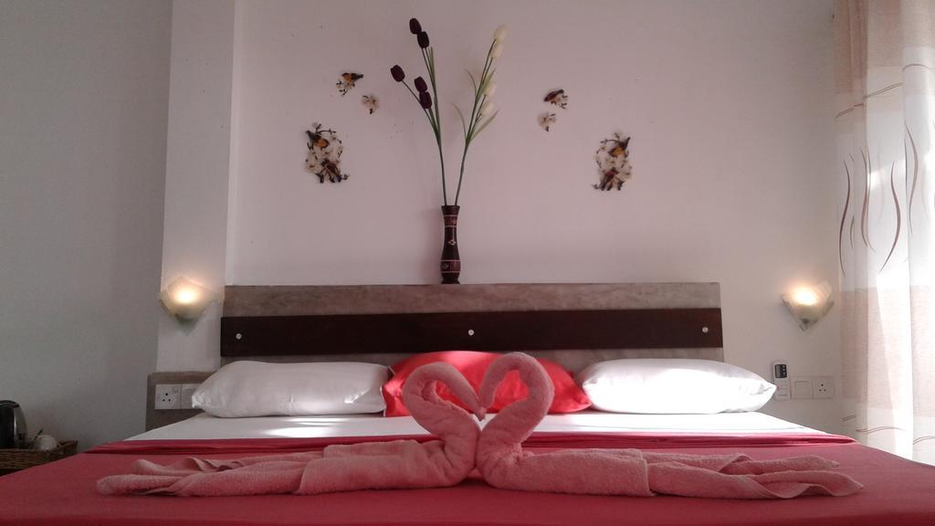 Petit Guest House Негомбо Екстер'єр фото