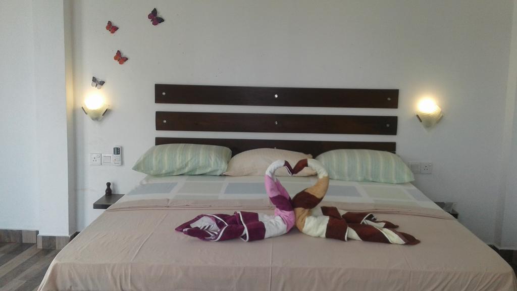 Petit Guest House Негомбо Екстер'єр фото